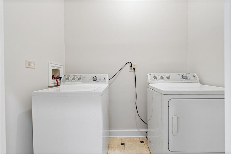 Building Photo - 4906 N Whipple St