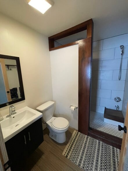 Hot Tub Bathroom - 2242 Prospect Ave NE