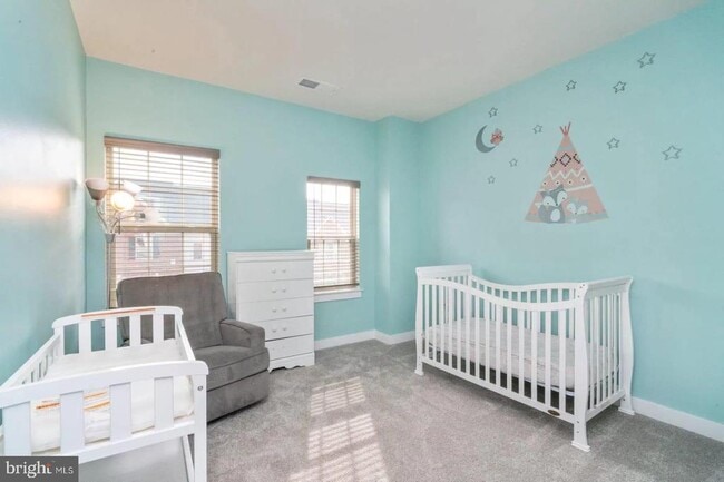 Building Photo - 5950 Etterbeek St