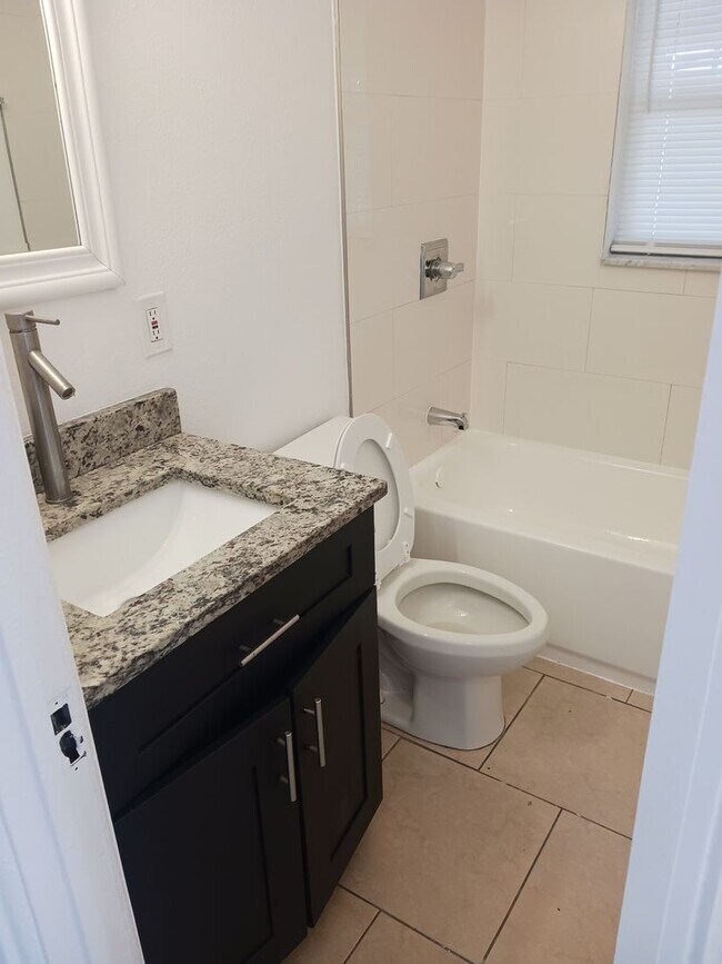 Building Photo - 3 Bed Home for Rent!