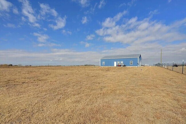 Building Photo - 2000 Co Rd 453