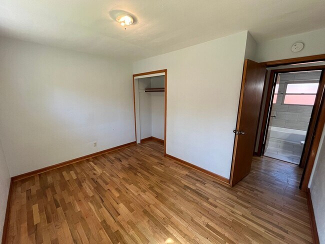 Building Photo - 247