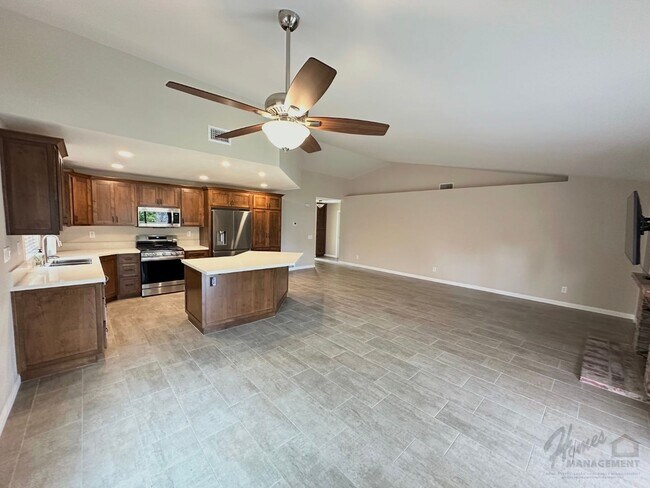 Building Photo - Homes Management - 3 Bed, 2 Bath House for Rent with Water/Trash Included
