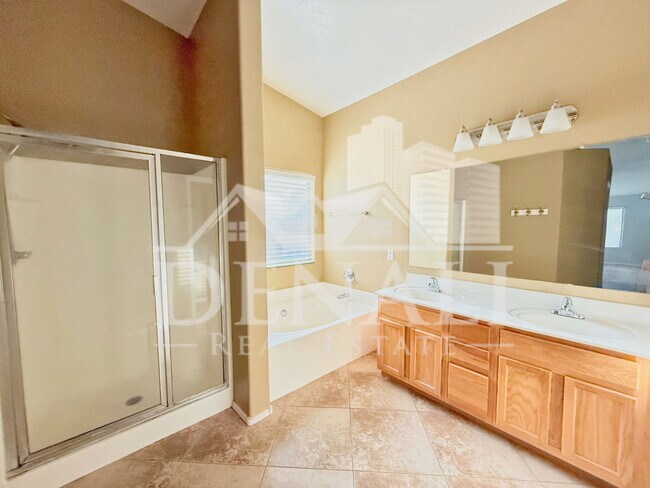 Building Photo - 1845 E Aloe Pl