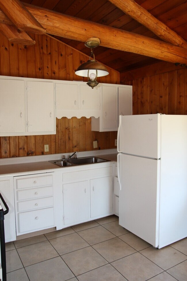 Building Photo - 109 Forest Lake Ln