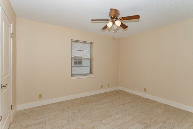 Building Photo - 9714 Cedardale Dr