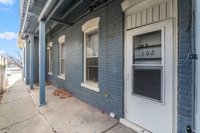 Building Photo - Two bedroom available for a move in right ...