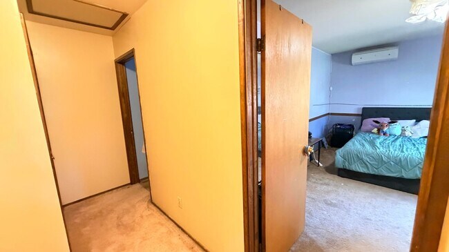 Building Photo - 54061 Linger Ln