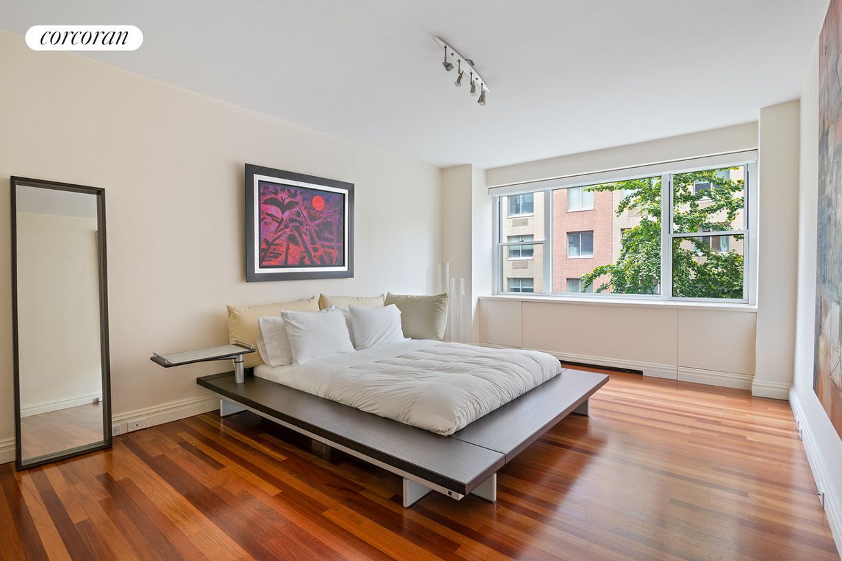 Building Photo - 340 E 64th St