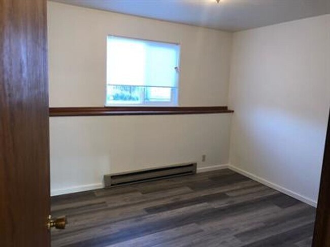 Building Photo - 215 8th St