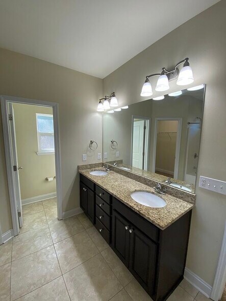 Building Photo - 2267 Tom St