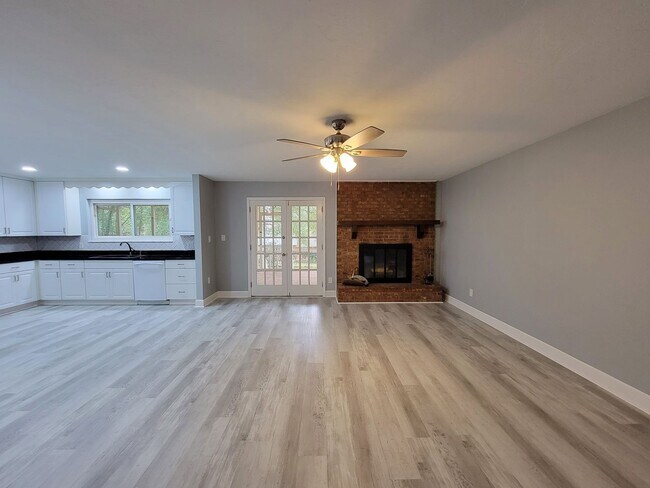 Building Photo - 4 bedroom house for rent in NE Tallahassee for $3250 with a 2 car garage, wood floors