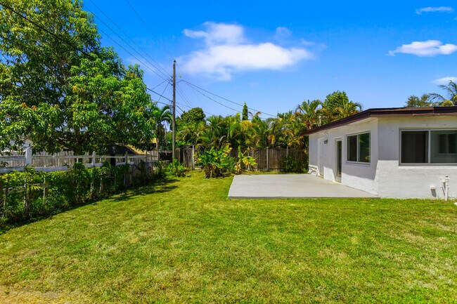 Building Photo - 2748 SW 46th Ct