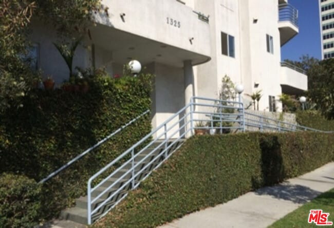 Building Photo - 1325 Arizona Ave