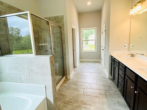 Building Photo - 1727 Holman Forest Dr NE