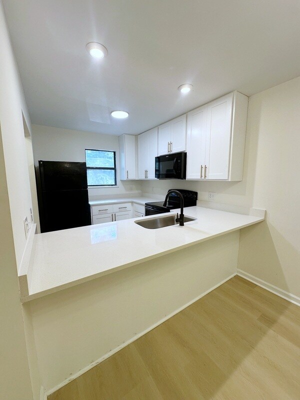Building Photo - 908 Hearthridge Ct