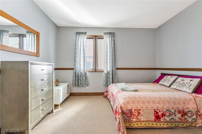 Building Photo - 9248 Evergreen Canyon Dr