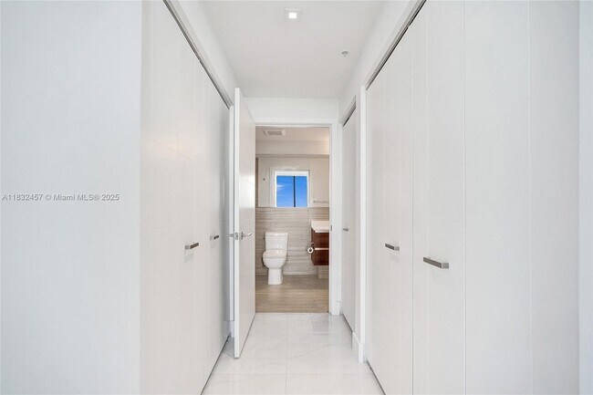 Building Photo - 301 Altara Ave