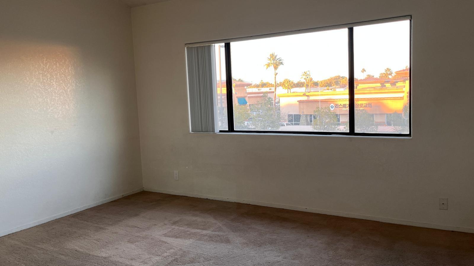 Building Photo - 5016 S Rainbow Blvd