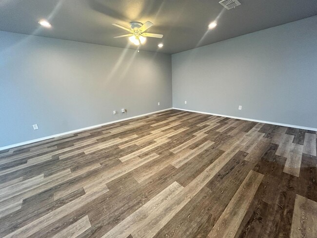 Building Photo - 1107 N Englewood Ave