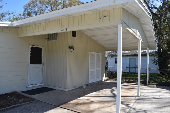 Building Photo - 4735 Redstone Dr