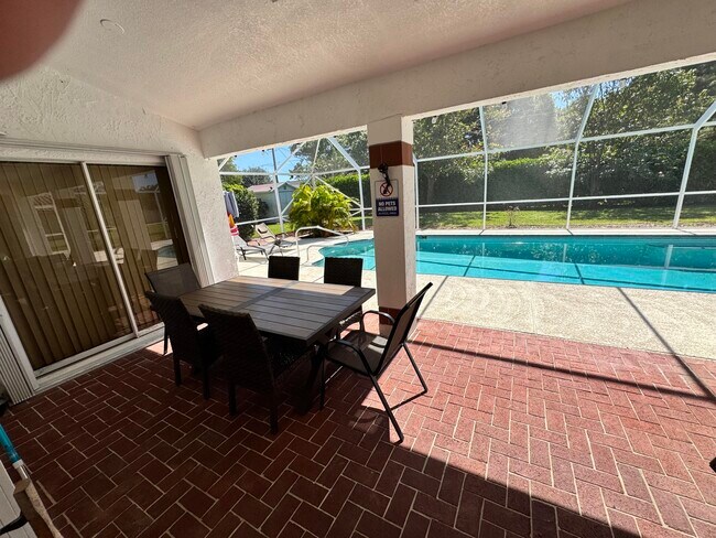 Building Photo - 2937 SE Cates Cir