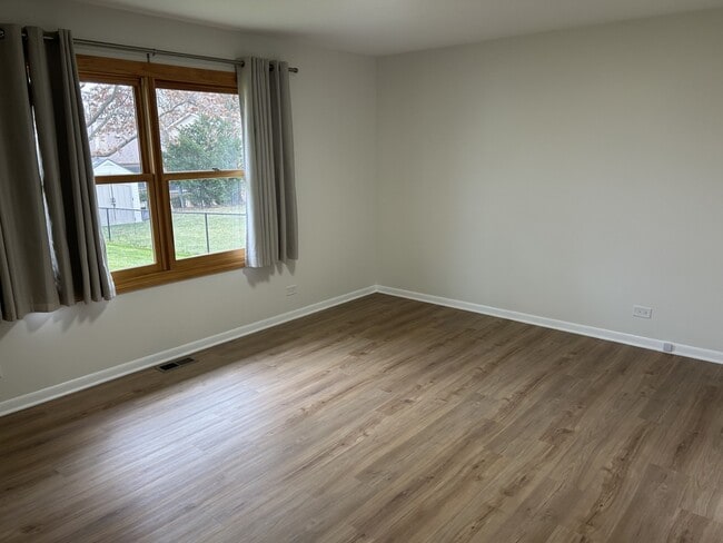 Building Photo - 2811 N Harvard Ave