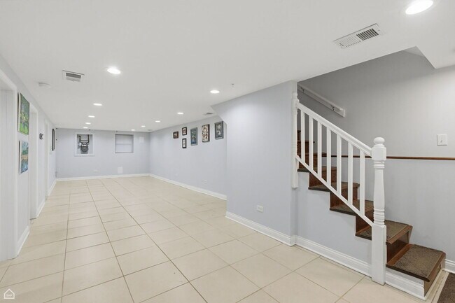 Building Photo - 4151 W Fullerton Ave