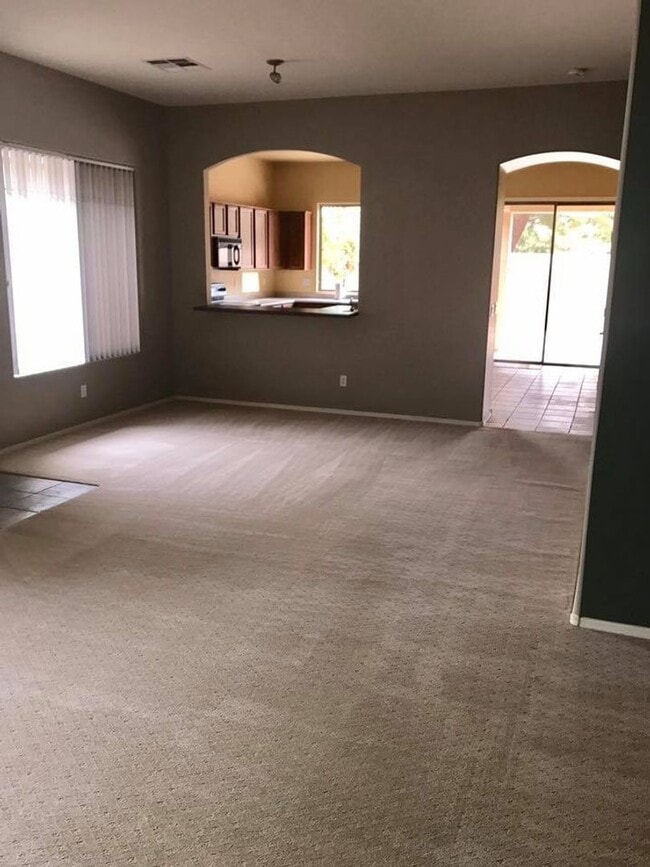 Building Photo - 3-bedroom in gated community w/community pool
