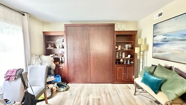 Building Photo - Beautifully Upgraded Single Story in the P...