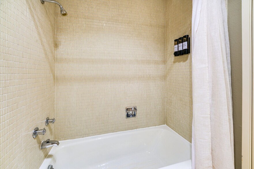 Building Photo - 856 Neacoxie Blvd