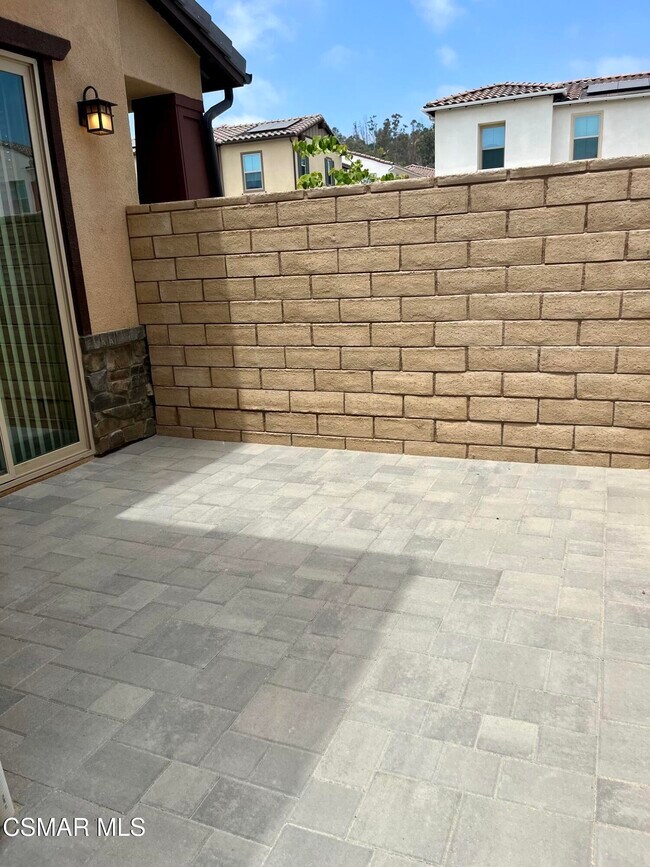 Building Photo - 740 Edward Scholle Dr