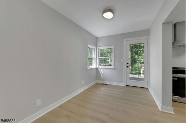 Building Photo - 405 Terhune Ave