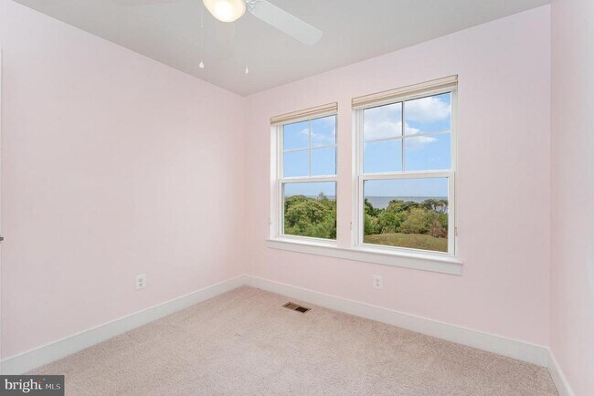 Building Photo - 1579 Sandpiper Bay Lp