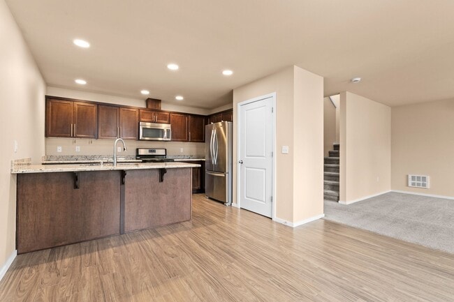 Building Photo - 4Bd/3.5Ba Mountlake Terrace Townhouse