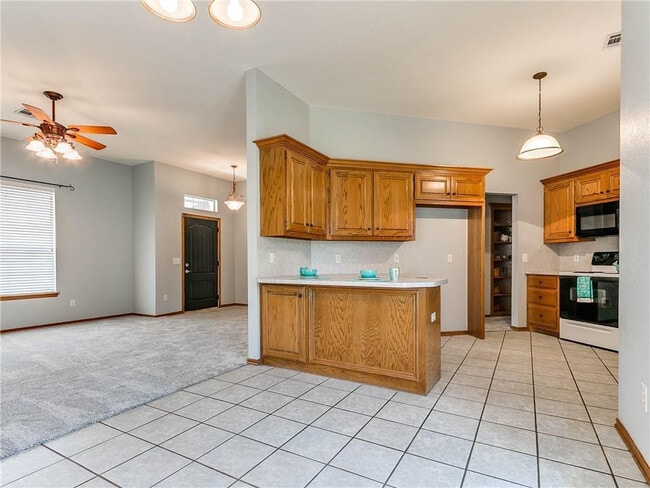 Building Photo - Beautiful 3 Bedroom 2 Bath Home In Choctaw!!!