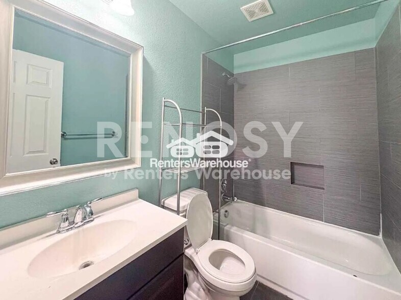 Building Photo - 12674 Jersey Cir E