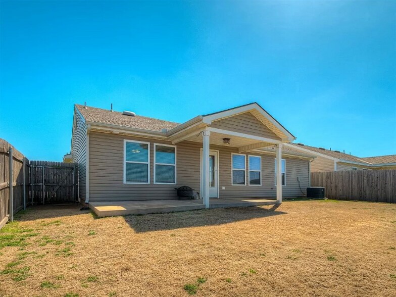 Building Photo - 1113 SW 152nd Pl