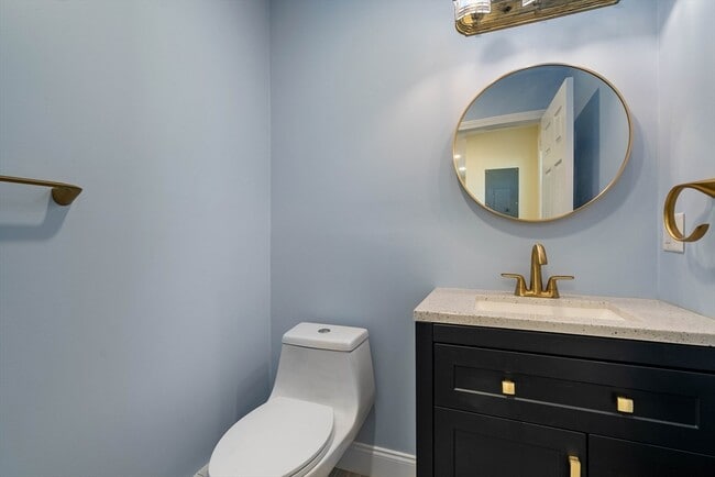 Building Photo - 16 Devens St