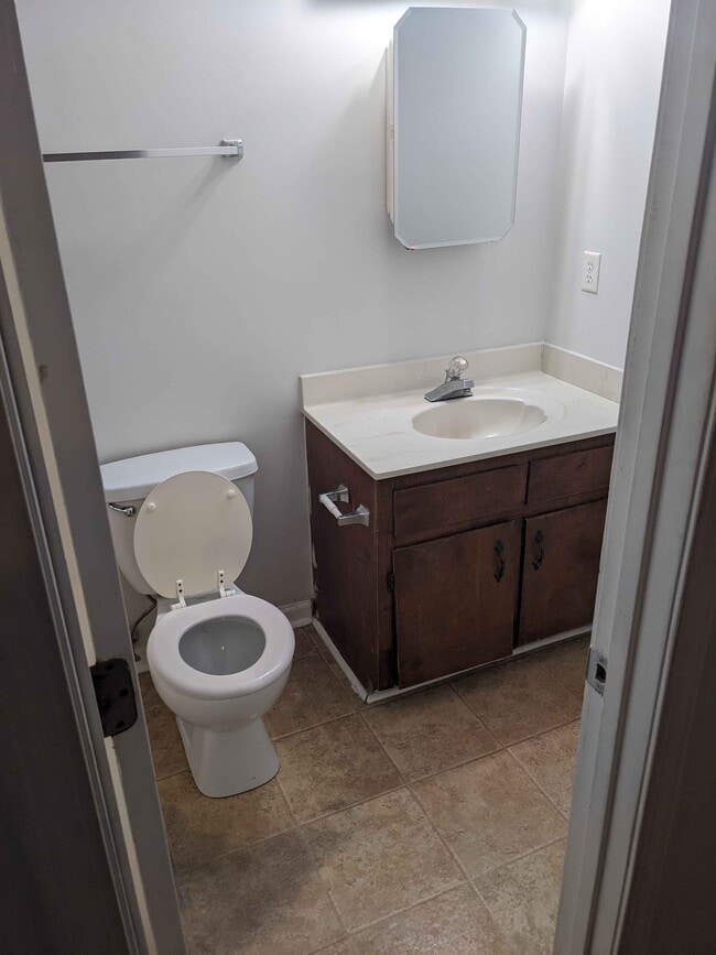 Building Photo - 201/203 East Paces Dr