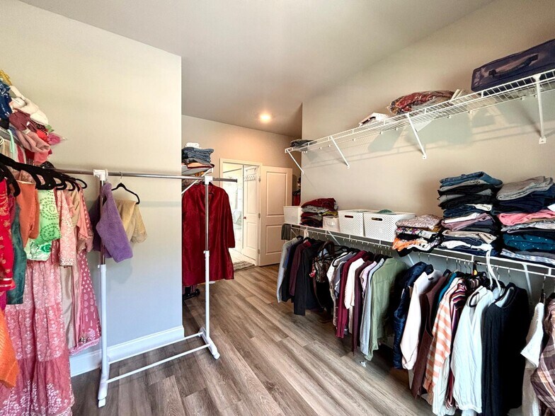 Master Closet - 1920 Grand Lanier Dr