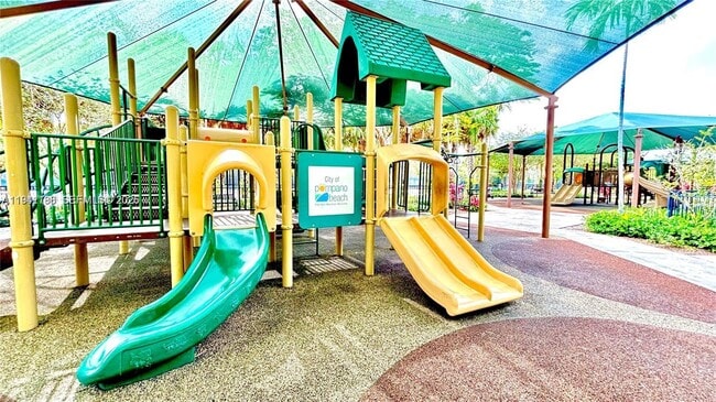 Building Photo - 3351 S Palm Aire Dr