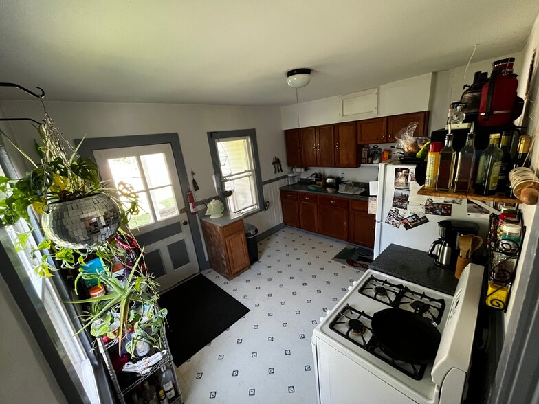 Kitchen - 83 Hayward St