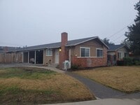 Building Photo - GIL560