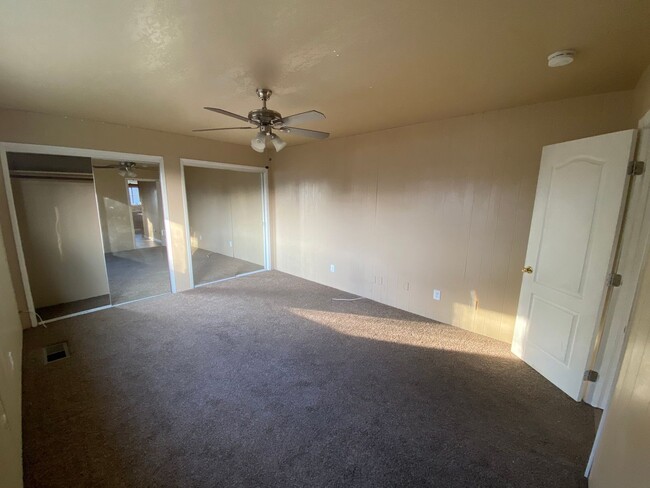 Building Photo - Four bedroom with pool in Northwest Hanford