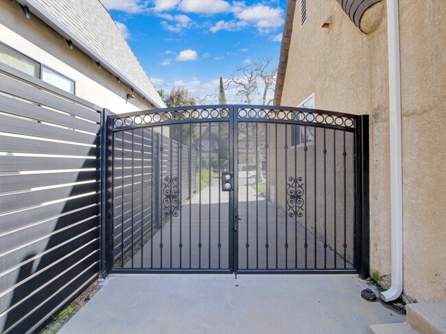 Building Photo - 203 S Stanley Dr