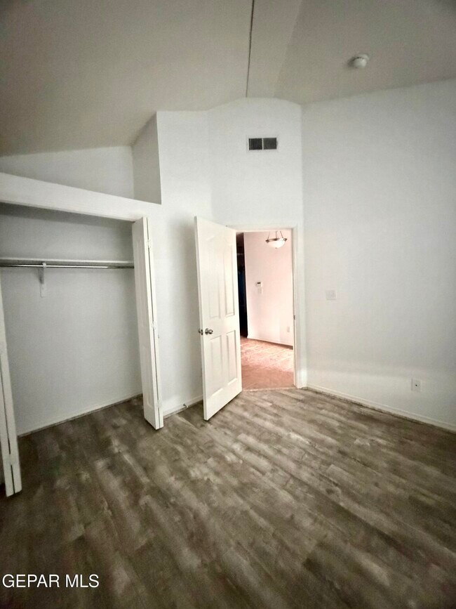 Building Photo - 1470 Senda Del Sol Ln