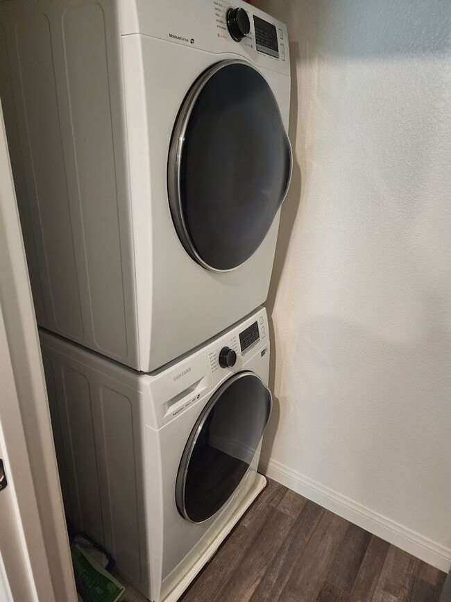 Building Photo - 3 story 3 bed/3 bath townhouse in brand new Watercolor Community