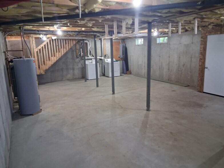 Building Photo - 40 Brooks Pond Rd