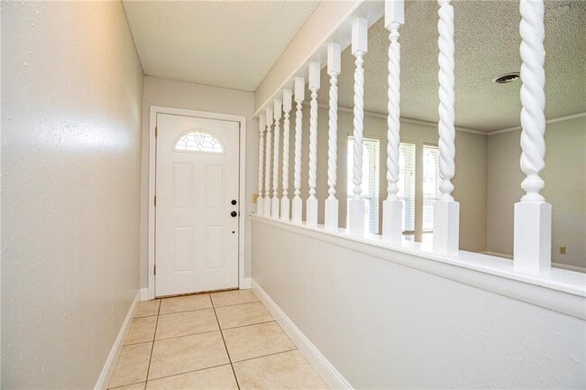 Building Photo - 2726 W Highland Cir
